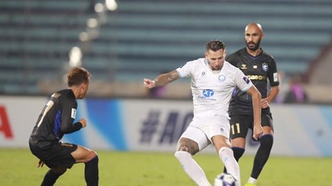 Nam Dinh FC zeigte im „Asiatischen Pokalsieger-Cup“ gegen die japanische Mannschaft eine starke Leistung.