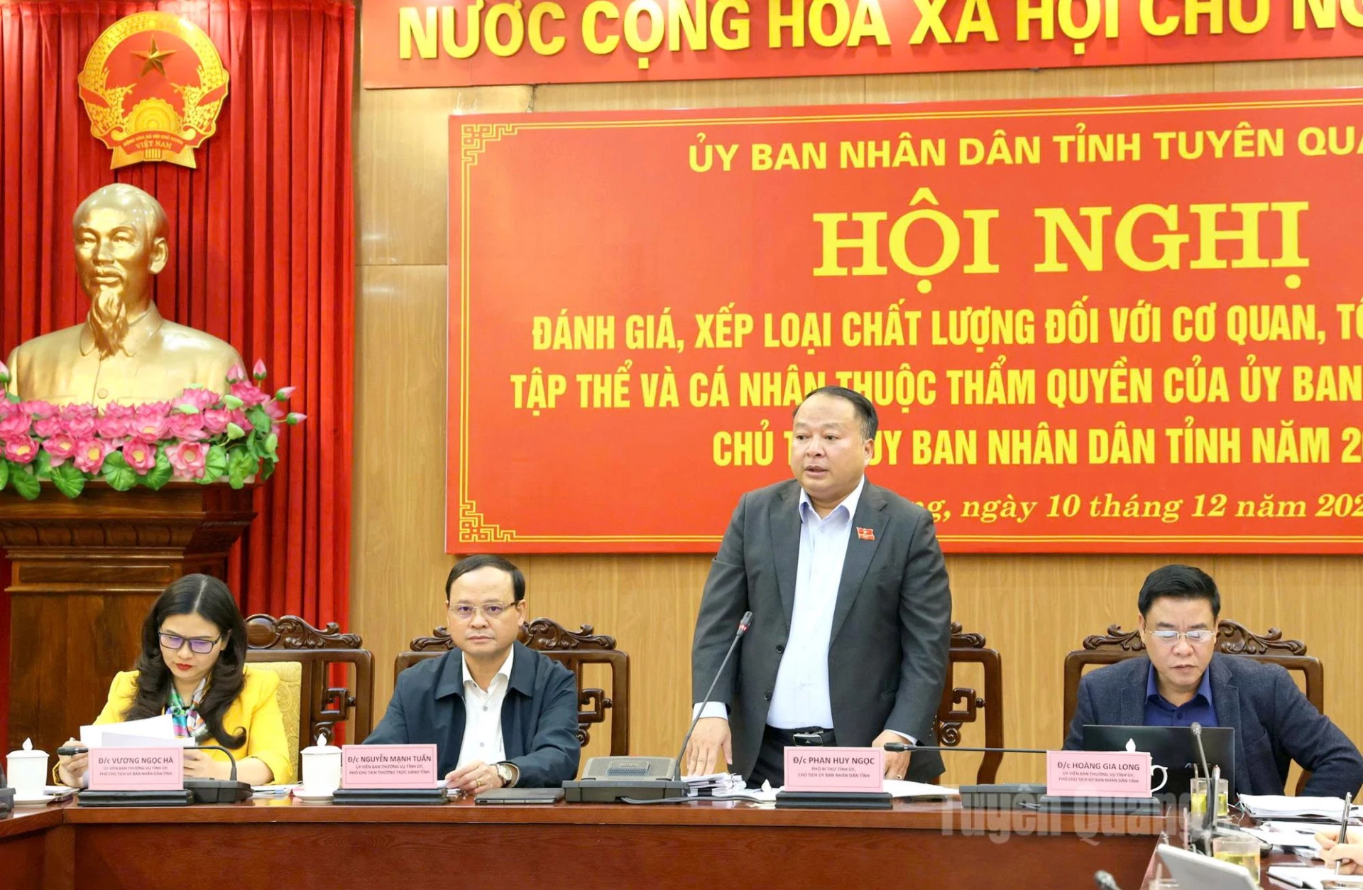 Genosse Phan Huy Ngọc, Vorsitzender des Provinzvolkskomitees, hielt die Schlussrede auf der Konferenz.