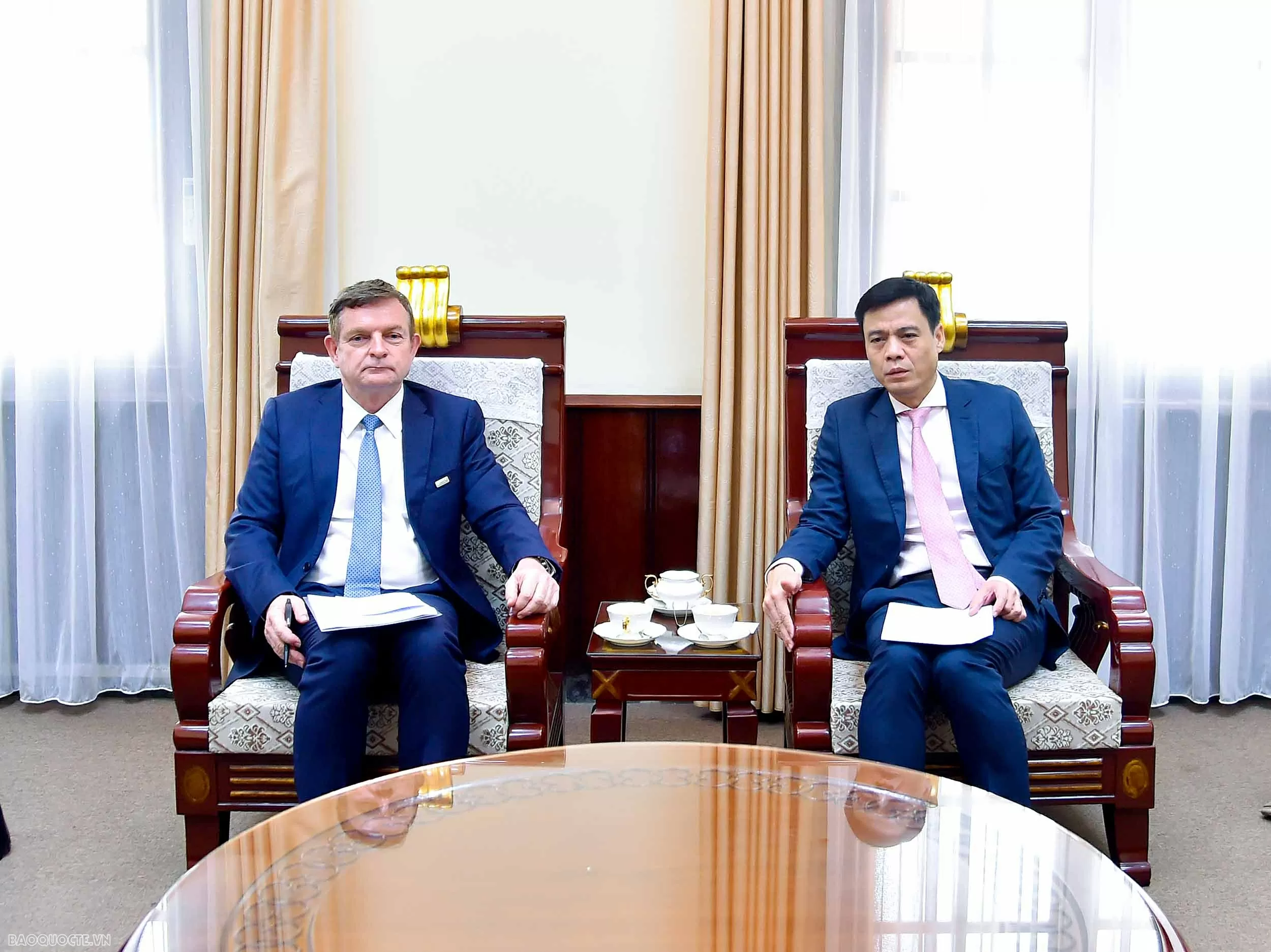 វៀតណាមប្ដេជ្ញាជំរុញកិច្ចសហប្រតិបត្តិការហ្វ្រង់កូហ្វូនបន្ថែមទៀត។ Đề nghị OIF thúc đẩy hợp tác kinh tế giữa Việt Nam với các nước Pháp ngữ