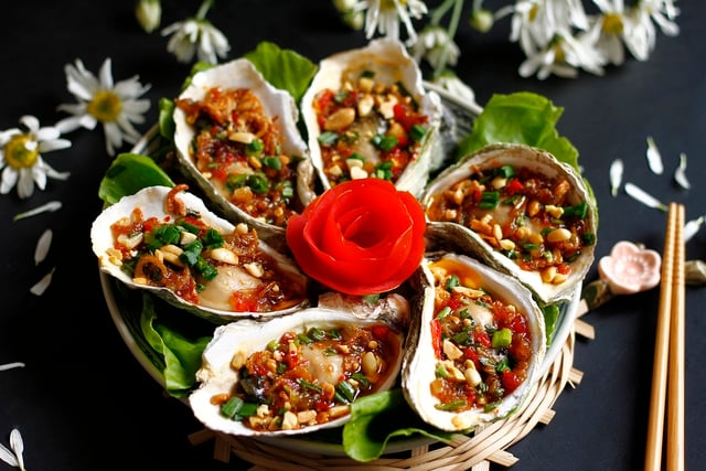 ម្ហូបឆ្ងាញ់ និងជីវជាតិដែលផលិតពីអយស្ទ័រ - រូបថត ២. Những món ăn từ hàu siêu thơm ngon bổ dưỡng - Ảnh 2.