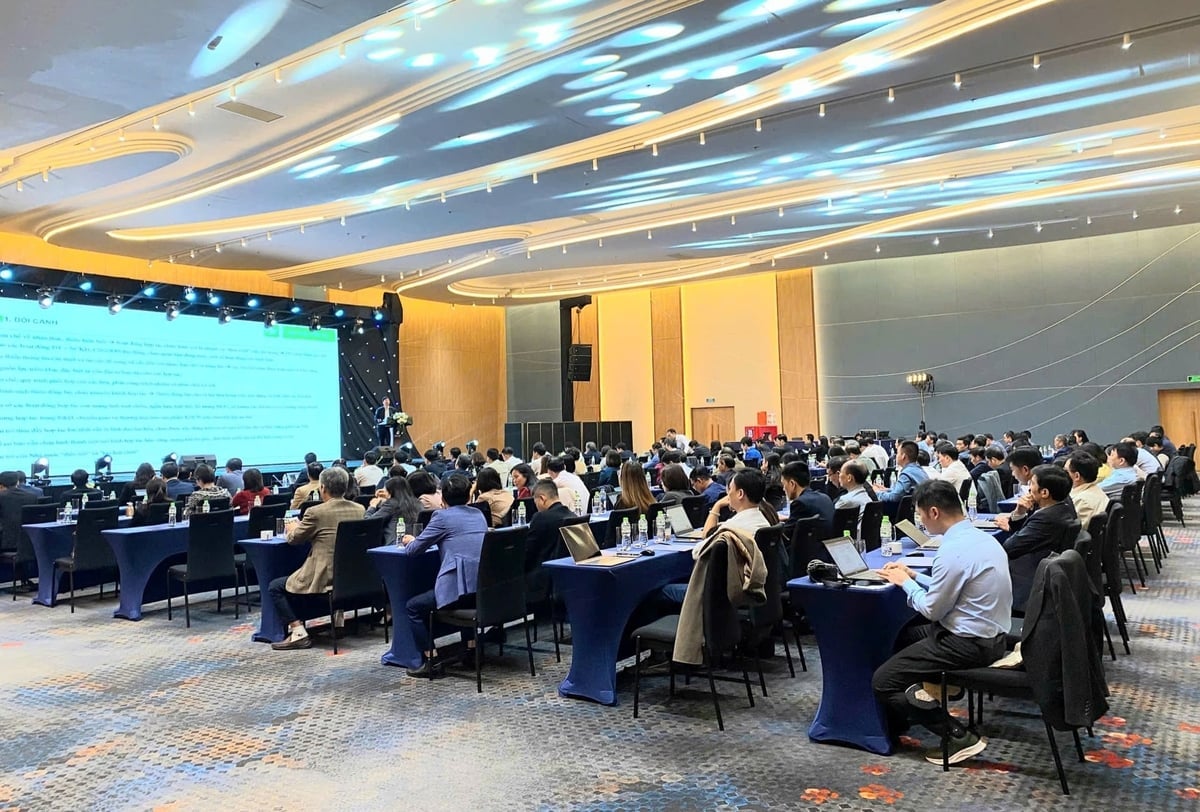 Die Konferenz zum Thema Innovation in Ausbildung, Forschung und Lehre für Ausbildungseinrichtungen des Ministeriums für Landwirtschaft und Umwelt lockte fast 200 Delegierte an. Foto: Nguyen Huong. Hội nghị về đổi mới trong công tác đào tạo, nghiên cứu giảng dạy cho các cơ sở đào tạo thuộc Bộ NN-MT thu hút gần 200 đại biểu tham dự. Ảnh: Nguyễn Hường.