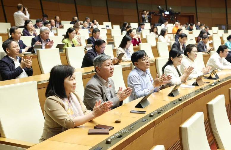 Hanoi har slutfört särskilda mekanismer och policyer för att genomföra stora och viktiga projekt - Foto 1. Hà Nội được 'chốt' cơ chế, chính sách đặc thù để thực hiện các dự án lớn, quan trọng- Ảnh 1.