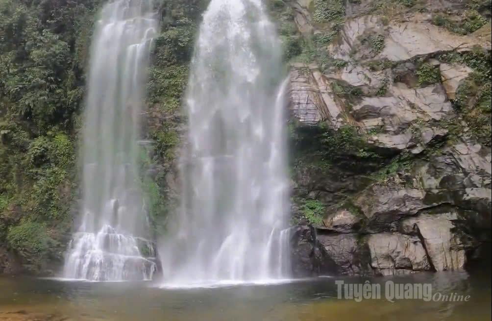 Air Terjun Tien memiliki keindahan yang lembut dan mempesona...