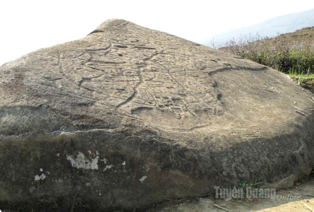 Lempengan batu kuno Nam Dan menjadi saksi keberadaan masyarakat Vietnam kuno sejak lebih dari 2.000 tahun yang lalu. (Foto: CTV)