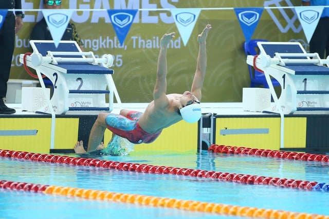 រង់ចាំ 'ព្រះអង្គម្ចាស់កង្កែប' Pham Thanh Bao ឈ្នះមេដាយមាសបន្ថែមទៀតសម្រាប់កីឡាហែលទឹកវៀតណាម - រូបថត ១. Chờ 'hoàng tử ếch' Phạm Thanh Bảo lấy thêm HCV cho bơi lội Việt Nam- Ảnh 1.