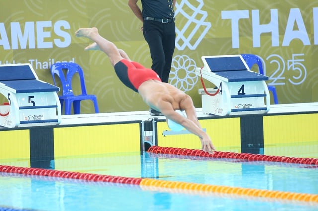 រង់ចាំ 'ព្រះអង្គម្ចាស់កង្កែប' Pham Thanh Bao ឈ្នះមេដាយមាសបន្ថែមទៀតសម្រាប់កីឡាហែលទឹកវៀតណាម - រូបថត ៣. Chờ 'hoàng tử ếch' Phạm Thanh Bảo lấy thêm HCV cho bơi lội Việt Nam- Ảnh 3.