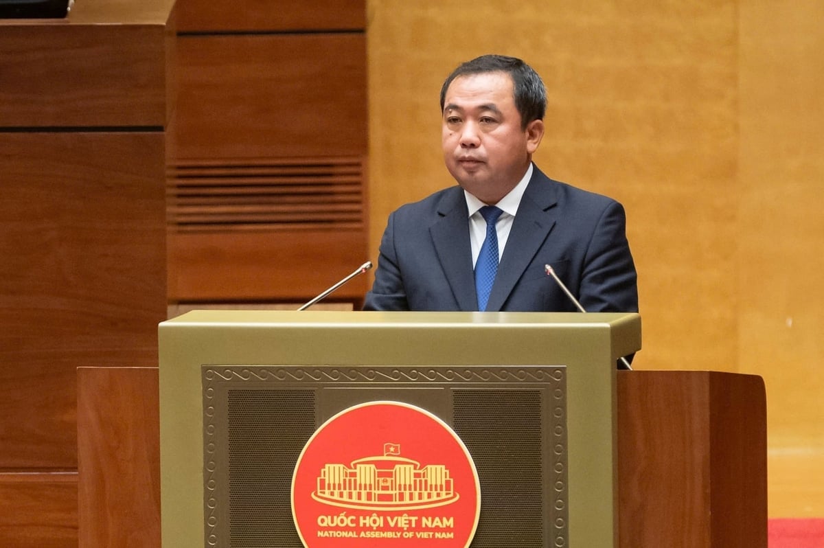 Minister van Landbouw en Milieu Tran Duc Thang, gemachtigd door de premier, presenteerde een samenvattend rapport over de aanvaarding en toelichting van de adviezen van de leden van de Nationale Vergadering. Foto: Pham Thang. Bộ trưởng Bộ Nông nghiệp và Môi trường Trần Đức Thắng, thừa ủy quyền của Thủ tướng Chính phủ, trình bày báo cáo tóm tắt về việc tiếp thu, giải trình ý kiến của đại biểu Quốc hội. Ảnh: Phạm Thắng.