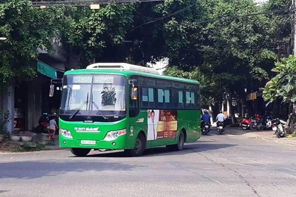 Quang Ngai-provinsen har innført en policy for å frita eller redusere busspriser for ulike grupper (Foto: Nguyen Linh).