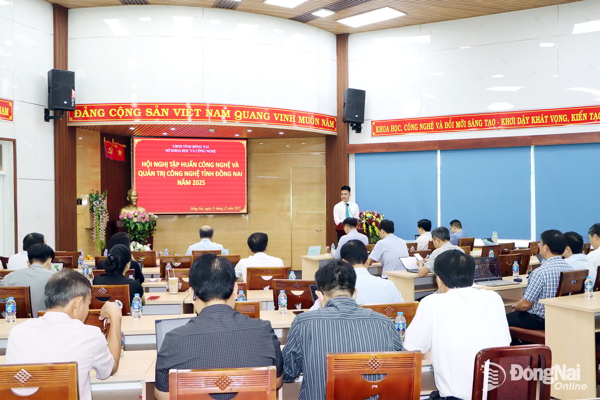 Delegații care participă la conferință. Fotografie: Vuong The