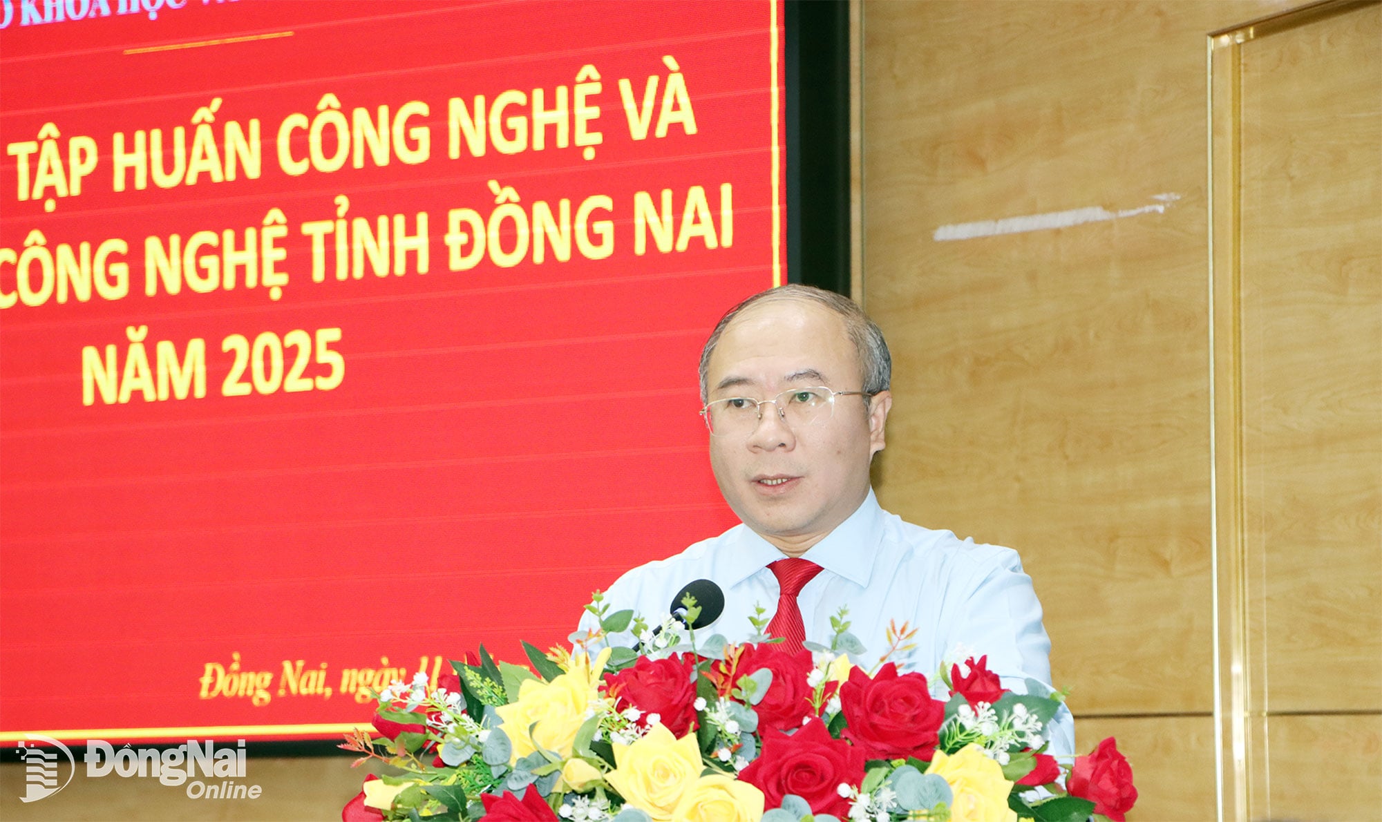 Directorul adjunct al Departamentului de Știință și Tehnologie al provinciei Dong Nai, Nguyen Minh Quang, vorbește la conferință. Foto: Vuong The