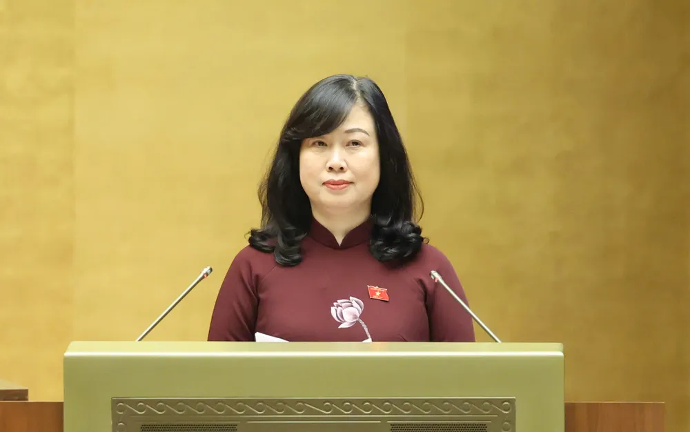 ដោយមានការអនុញ្ញាតពីនាយករដ្ឋមន្ត្រី រដ្ឋមន្ត្រីក្រសួងសុខាភិបាលបានបង្ហាញរបាយការណ៍ពន្យល់ ទទួលមតិយោបល់ និងកែសម្រួលសេចក្តីព្រាងសេចក្តីសម្រេចស្តីពីសុខភាព។ រូបថត៖ ក្វាងភូក