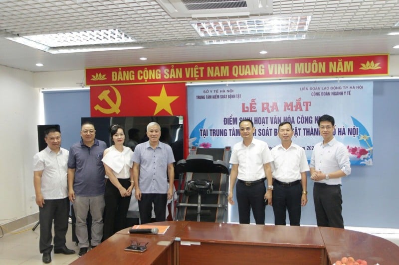 Et kultursenter for arbeidere ble åpnet ved Hanoi CDC. (Foto: T.L) Ra mắt Điểm sinh hoạt văn hóa cho công nhân tại CDC Hà Nội. (Ảnh: T.L)