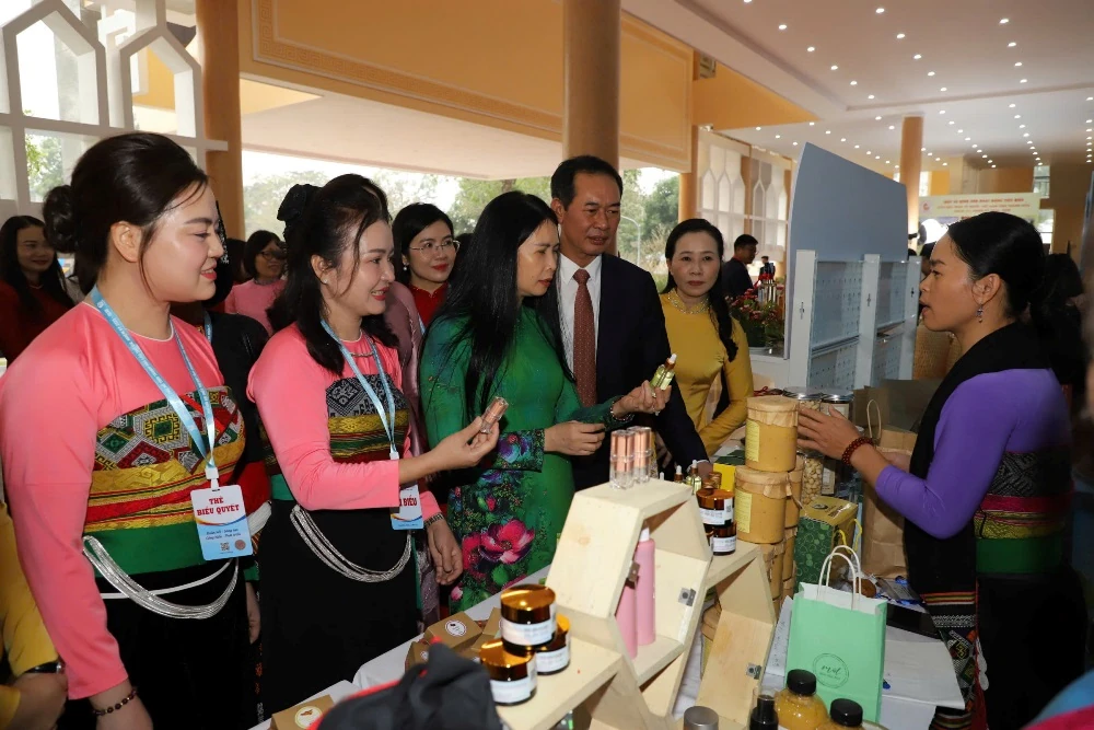 Femeile din Thanh Hoa susțin tradițiile și își unesc forțele pentru a construi o patrie prosperă, civilizată și fericită.