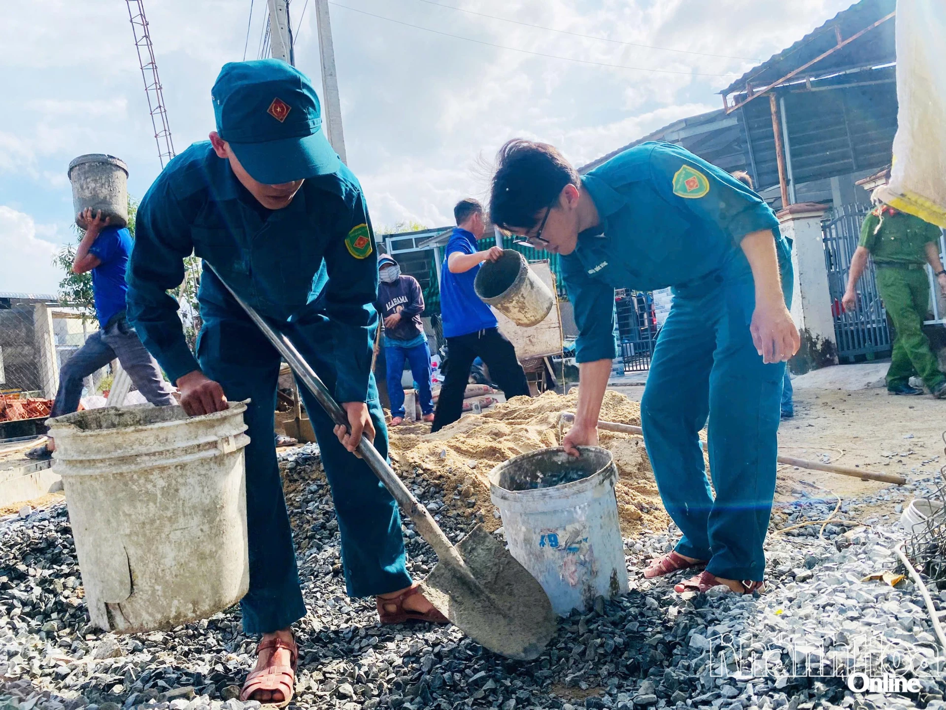 Hjälp med transport av byggmaterial.