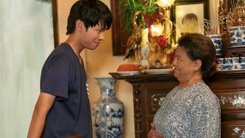 Folkets konstnär Thanh Hoa spelar rollen som en vänlig och kärleksfull mormor i filmen