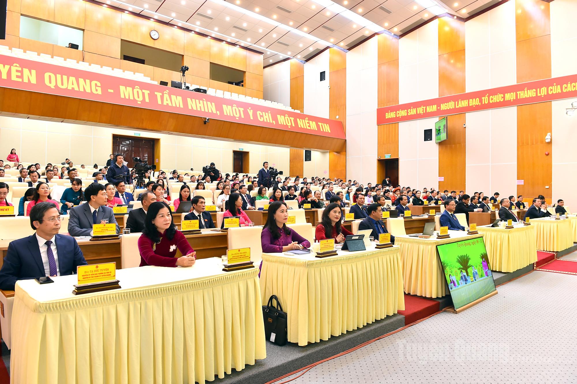 Các đại biểu dự kỳ họp.