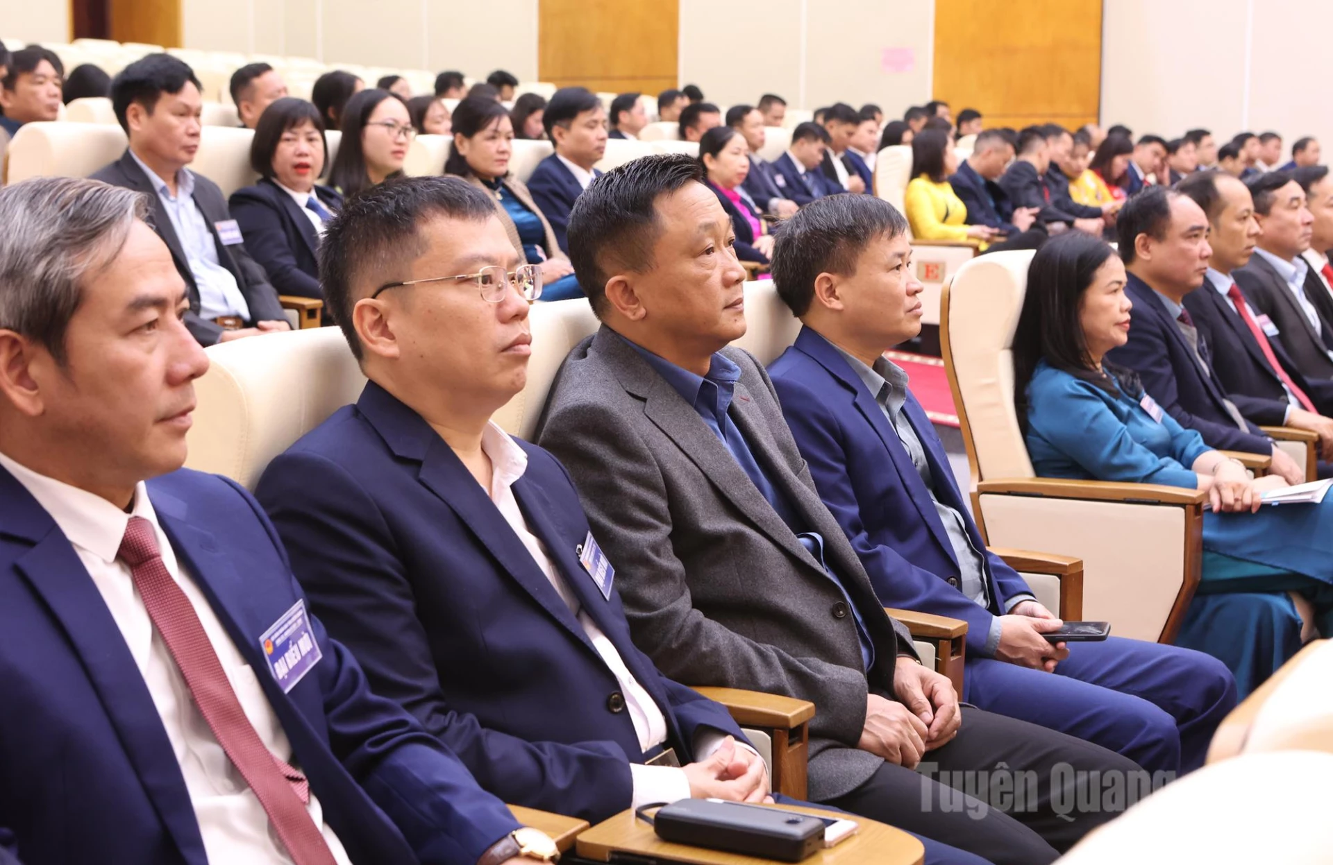 Đại biểu dự kỳ họp.