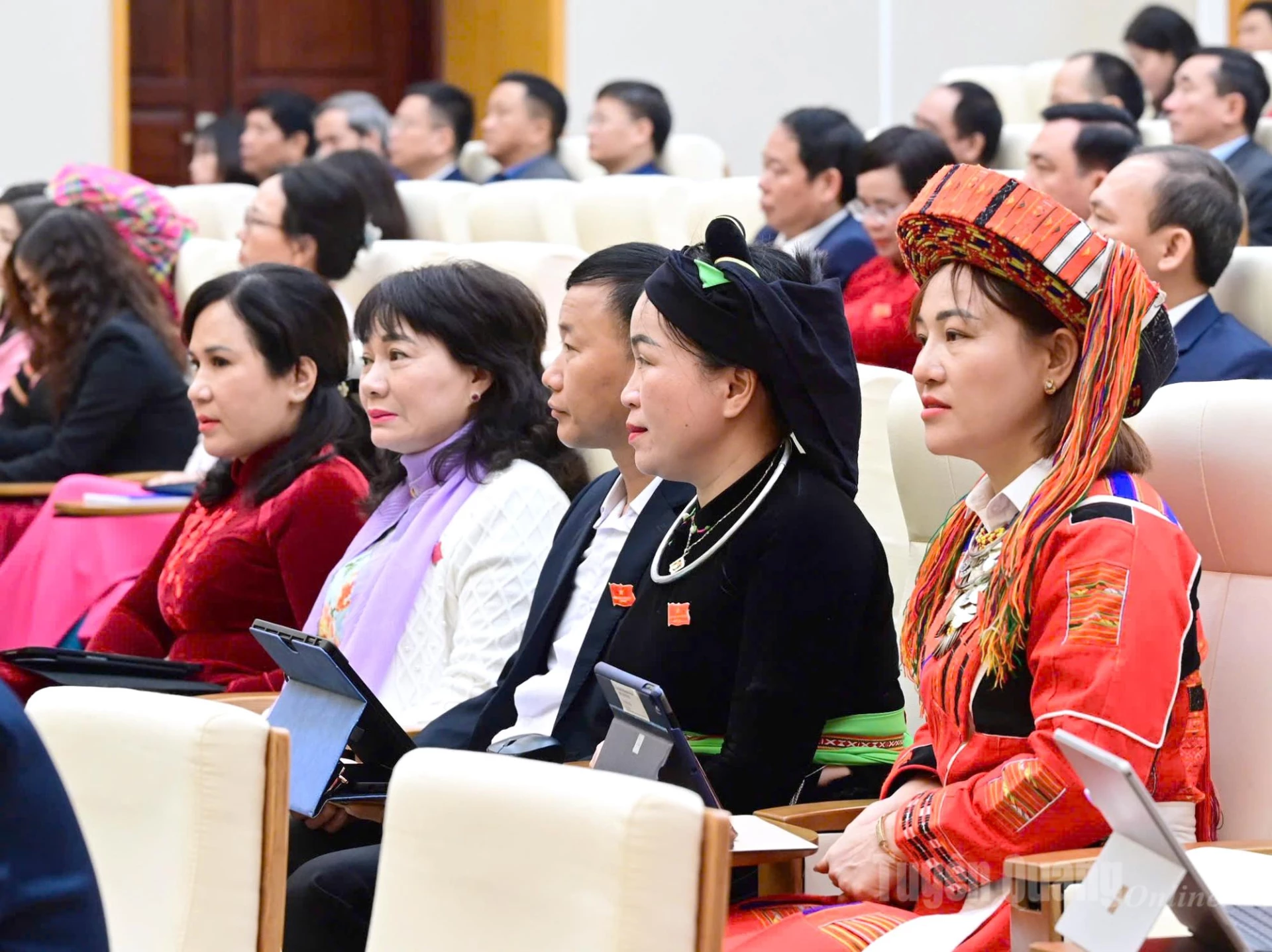 Đại biểu dự kỳ họp.