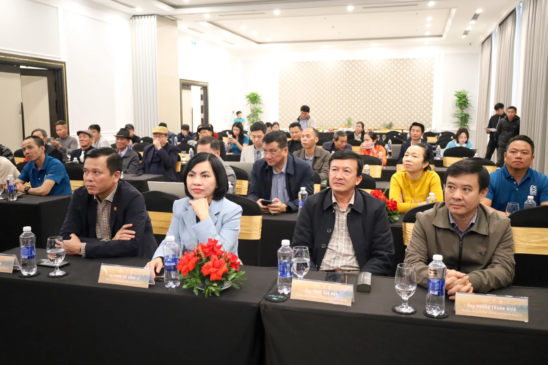 Delegáti účastnící se tiskové konference. Foto: Q.N