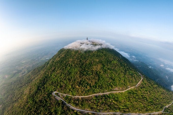 Đỉnh Núi Bà Đen. Ảnh: Hải Triều