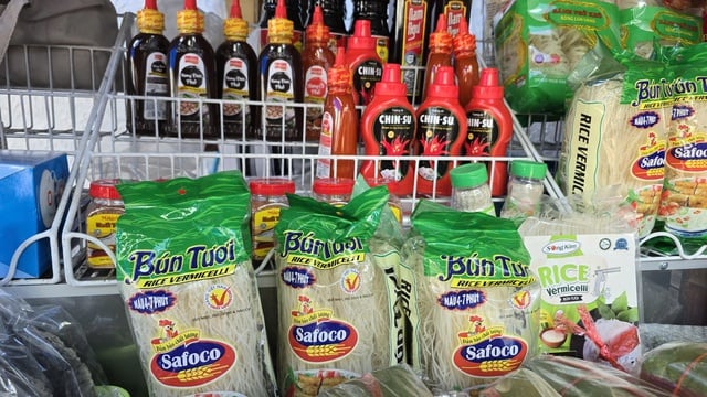 ໜຸ່ມຮ່າໂນ້ຍ ເລີ່ມດຳເນີນການແນະນຳຜະລິດຕະພັນຫວຽດນາມຢູ່ໄທ - ຮູບທີ 4. Chàng trai Hà Nội khơi nguồn sản phẩm Việt Nam vào đất Thái- Ảnh 4.