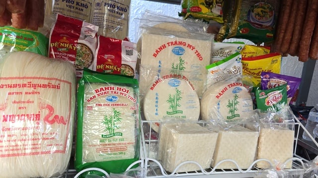 ໜຸ່ມຮ່າໂນ້ຍ ເລີ່ມດຳເນີນການແນະນຳຜະລິດຕະພັນຫວຽດນາມຢູ່ໄທ - ຮູບທີ 6. Chàng trai Hà Nội khơi nguồn sản phẩm Việt Nam vào đất Thái- Ảnh 6.