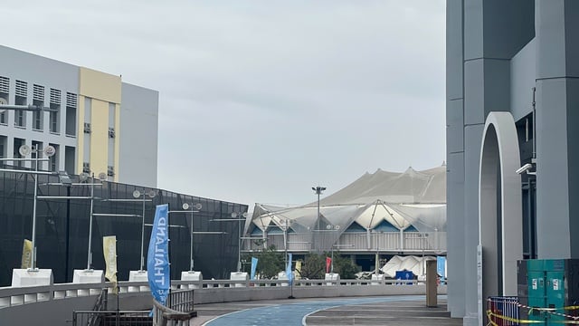 Počasí v Bangkoku se náhle změnilo, spustil se náhlý mrholení: Vietnamští sportovci musí být opatrní - Foto 2. Thời tiết Bangkok thay đổi đột ngột, ‘tự dưng’ có mưa phùn: VĐV Việt Nam phải cẩn trọng - Ảnh 2.