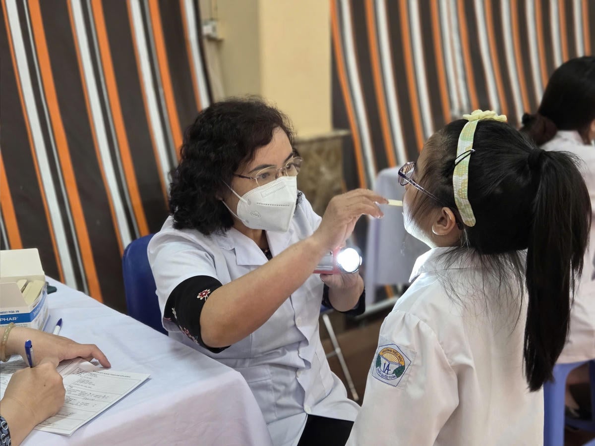 Návrh na zrušení školného pro studenty medicíny. Đề xuất miễn học phí cho sinh viên ngành y