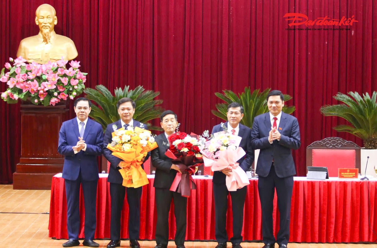 De huidige leiderschapsstructuur van het Provinciale Volkscomité van Nghe An omvat vijf vicevoorzitters: de heer Bui Thanh An, de heer Nguyen Van De, de heer Hoang Phu Hien, de heer Phung Thanh Vinh en de heer Thai Van Thanh.