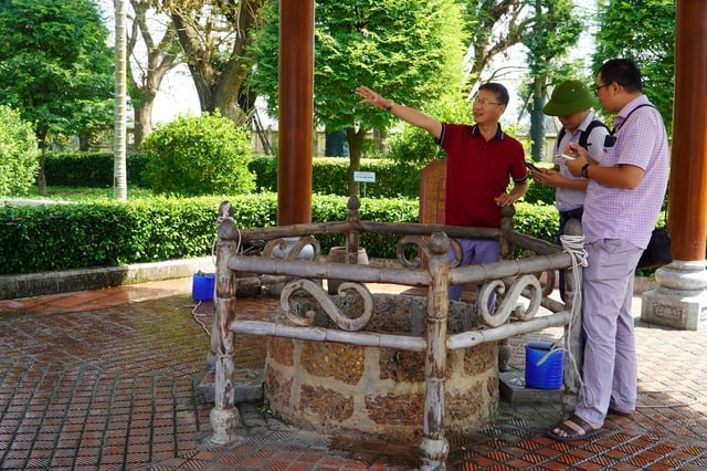 꽝쭝 박물관의 타마린드 나무와 우물에는 떠이선 왕조의 정신이 반영되어 있다 - 사진 6. Hào khí nhà Tây Sơn từ cây me và giếng nước tại Bảo tàng Quang Trung - Ảnh 6.