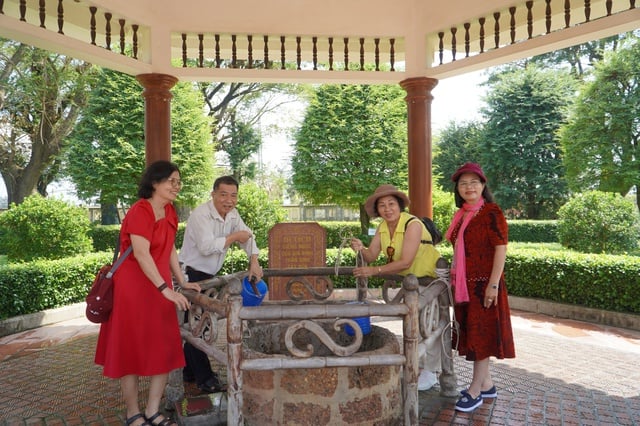 꽝쭝 박물관의 타마린드 나무와 우물에는 떠이선 왕조의 정신이 반영되어 있다 - 사진 9. Hào khí nhà Tây Sơn từ cây me và giếng nước tại Bảo tàng Quang Trung - Ảnh 9.