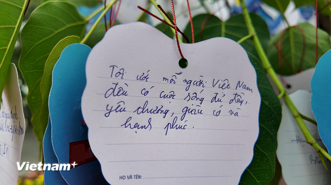 vnp-cay-hanh-phuc-베트남-행복한 축제-2025.png