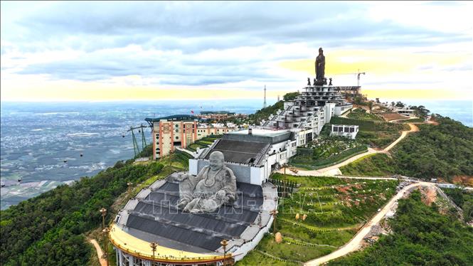 Tây Ninh khởi động lại các hoạt động leo núi, dã ngoại tại núi Bà Đen - Ảnh 1.