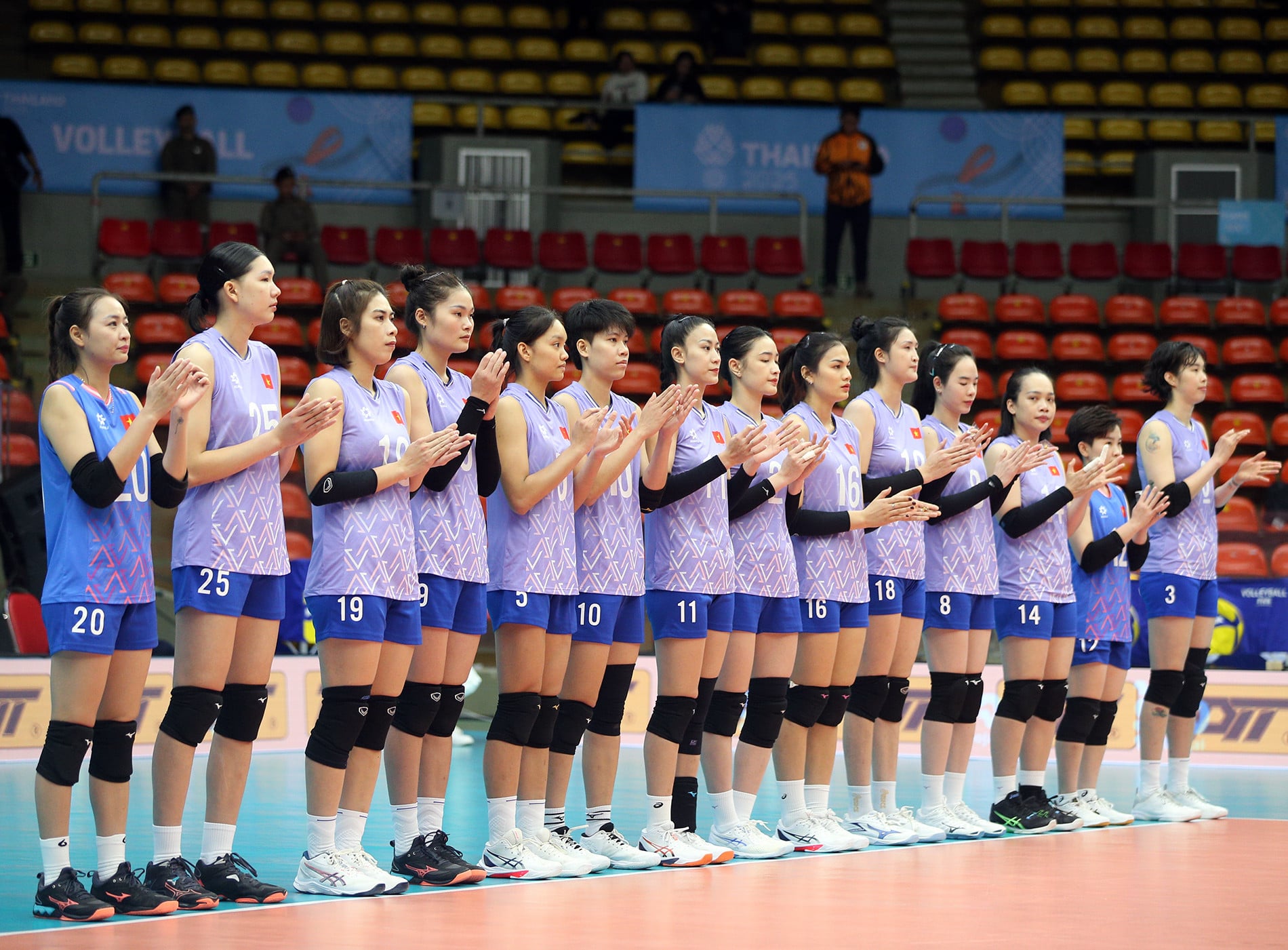 فريق فيتنام للكرة الطائرة للسيدات 6.JPG