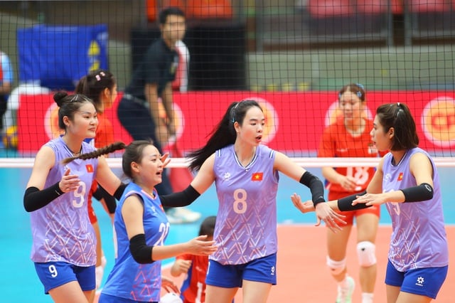 Vietnam's number one volleyball star, Thanh Thúy, has yet to play, awaiting the match against Indonesia - Photo 1. Ngôi sao số 1 bóng chuyền Việt Nam Thanh Thúy chưa xuất trận, chờ đối đầu Indonesia- Ảnh 1.