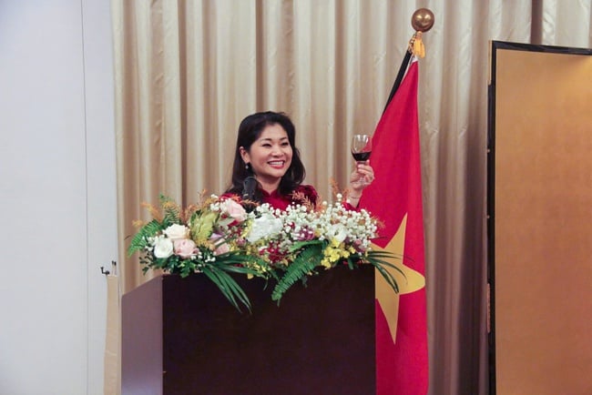 ສະເຫຼີມສະຫຼອງ 2 ປີແຫ່ງວັນສ້າງຕັ້ງການຍົກລະດັບການພົວພັນຫວຽດນາມ - ຍີ່ປຸ່ນ: ຮັບຮູ້ບັນດາການປະກອບສ່ວນຂອງຫວຽດນາມ ຢູ່ EXPO 2025 - ຮູບທີ 3. Kỷ niệm 2 năm nâng cấp quan hệ Việt Nam – Nhật Bản: Ghi nhận đóng góp của Việt Nam tại EXPO 2025 - Ảnh 3.