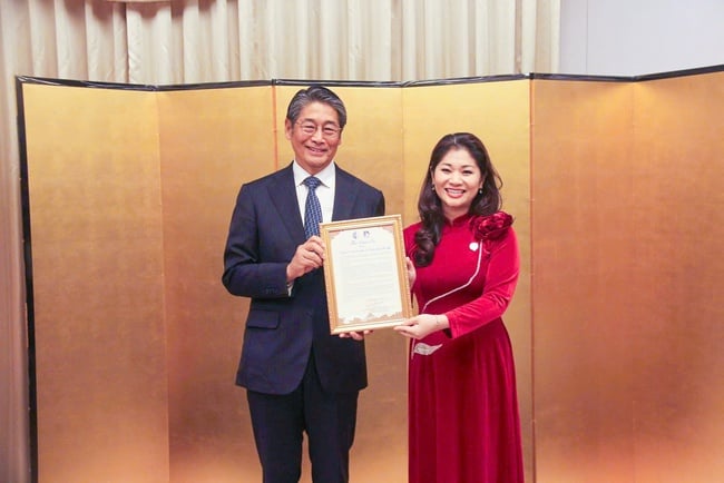 ສະເຫຼີມສະຫຼອງ 2 ປີແຫ່ງວັນຍົກລະດັບການພົວພັນ ຫວຽດນາມ - ຍີ່ປຸ່ນ: ຮັບຮູ້ບັນດາການປະກອບສ່ວນຂອງ ຫວຽດນາມ ຢູ່ EXPO 2025 - ພາບ 4. Kỷ niệm 2 năm nâng cấp quan hệ Việt Nam – Nhật Bản: Ghi nhận đóng góp của Việt Nam tại EXPO 2025 - Ảnh 4.