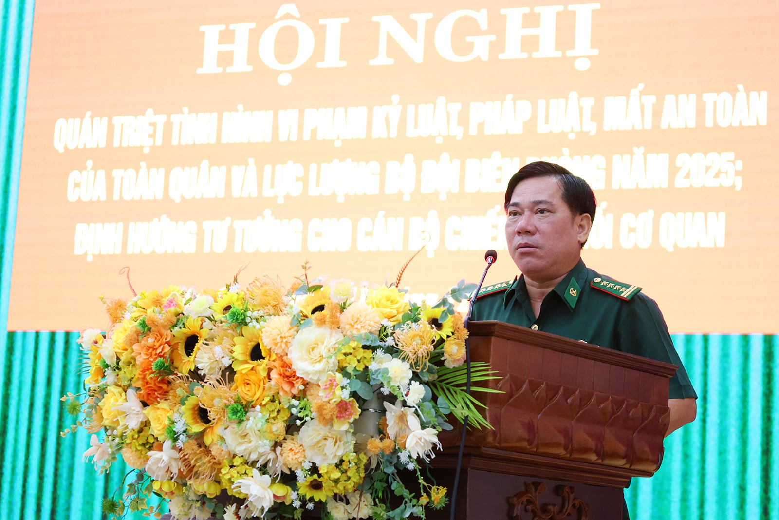 ស្វែងយល់ឱ្យបានហ្មត់ចត់អំពីស្ថានការណ៍ទាក់ទងនឹងការបំពានវិន័យ និងច្បាប់ ព្រមទាំងផ្តល់ការណែនាំអំពីមនោគមវិជ្ជាដល់មន្ត្រី និងទាហាន។