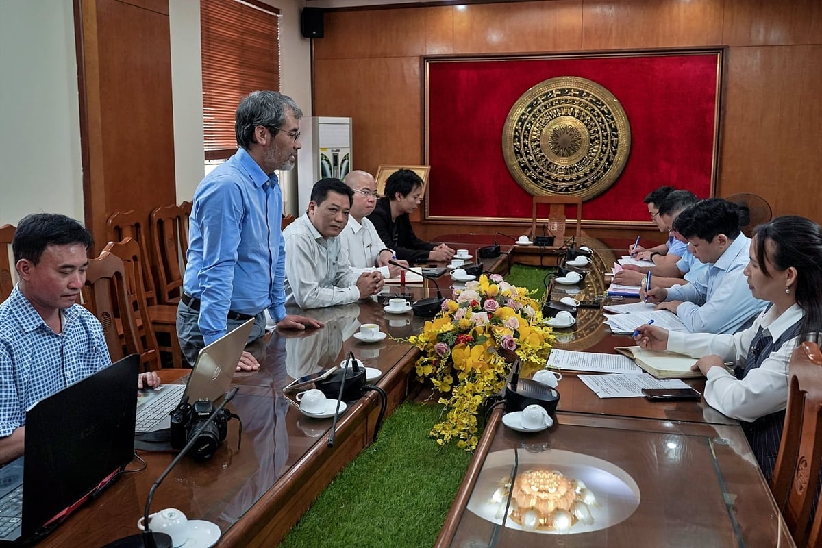 La delegación colaboró con el Departamento de Agricultura y Medio Ambiente de Thai Nguyen la tarde del 10 de diciembre. Foto: Bao Thang. Đoàn công tác làm việc với Sở Nông nghiệp và Môi trường Thái Nguyên chiều 10/12. Ảnh: Bảo Thắng.