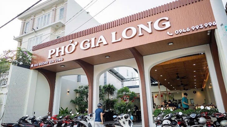 Однодневная экскурсия в Лай Тхиеу: дегустация супа фо в Гиа Лонг, знакомство с гончарным делом Тху Бьен - Фото 5. phở Gia Long - Ảnh 5.