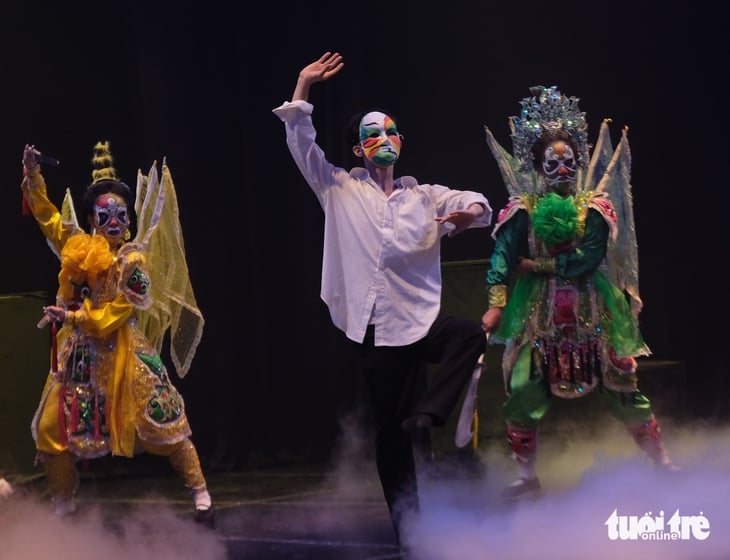 Penari berbakat Ha Loc melakukan debut aktingnya di Hà Lộc - Ảnh 1.