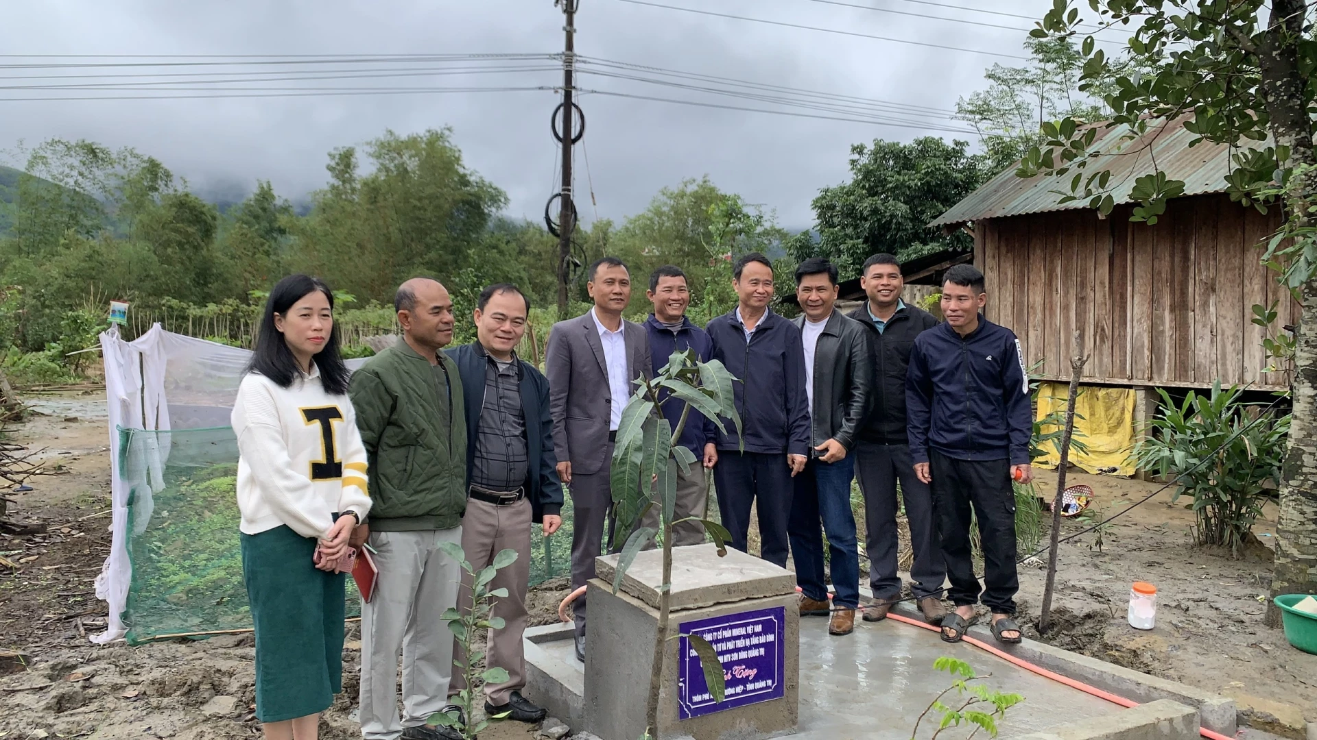 Передача криниці для громадського користування мешканцям села Фу Ан, комуна Хыонг Хіеп - Фото: DV