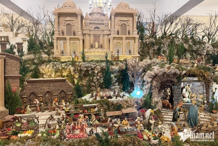 Eine über 7 Meter lange Weihnachtskrippe in Dong Nai geht mit Tausenden von einzigartigen Details viral - 2