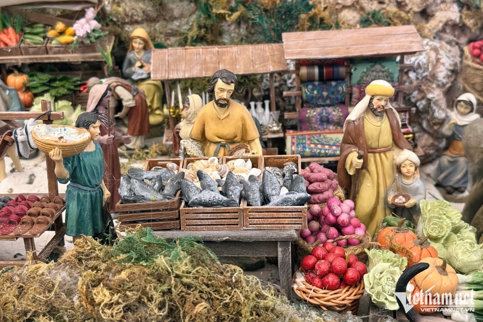 Eine über 7 Meter lange Weihnachtskrippe in Dong Nai geht mit Tausenden von einzigartigen Details viral - 4