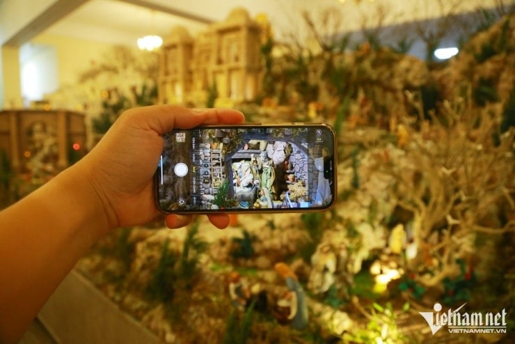 Eine über 7 Meter lange Weihnachtskrippe in der Provinz Dong Nai sorgt mit ihren Tausenden von einzigartigen Details für Furore – 9