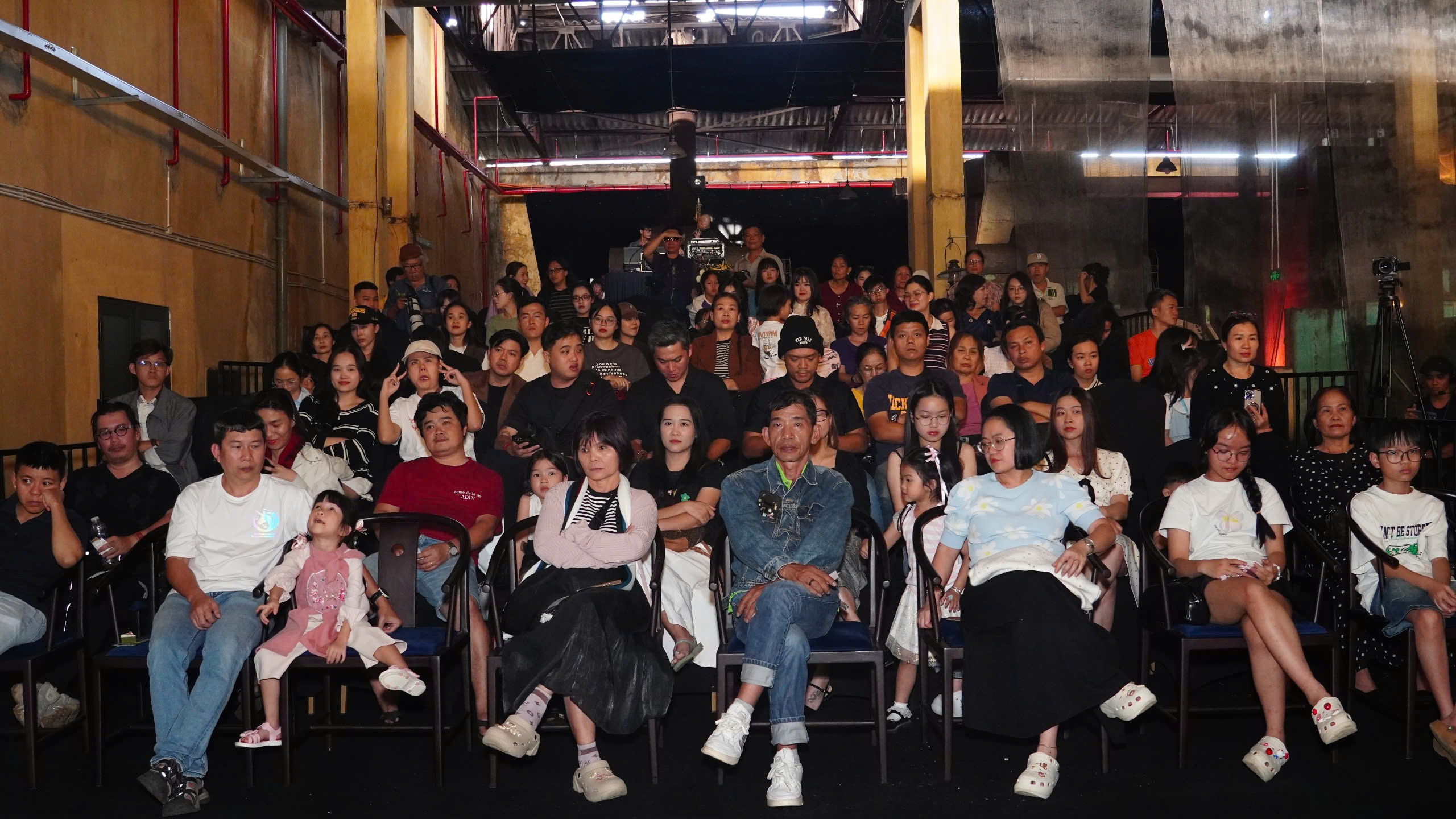 Du khách đổ về xem biểu diễn thực cảnh tại nhà máy chè cổ 1927- Ảnh 6.