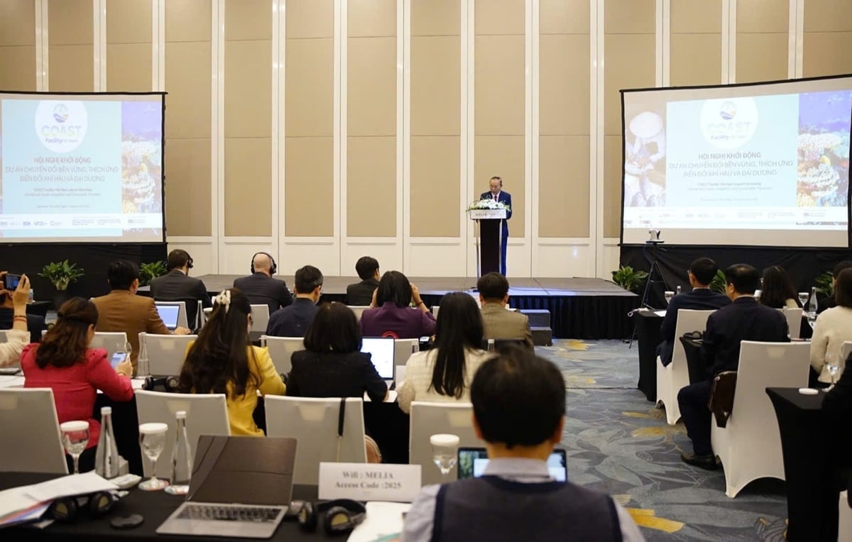 La conférence de lancement du projet « Transformation durable, adaptation au changement climatique et océans » (COAST) s’est tenue le matin du 12 novembre. Photo : Linh Linh. Hội nghị khởi động Dự án ‘Chuyển đổi bền vững, thích ứng biến đổi khí hậu và đại dương’ (COAST) sáng 12/11. Ảnh: Linh Linh.