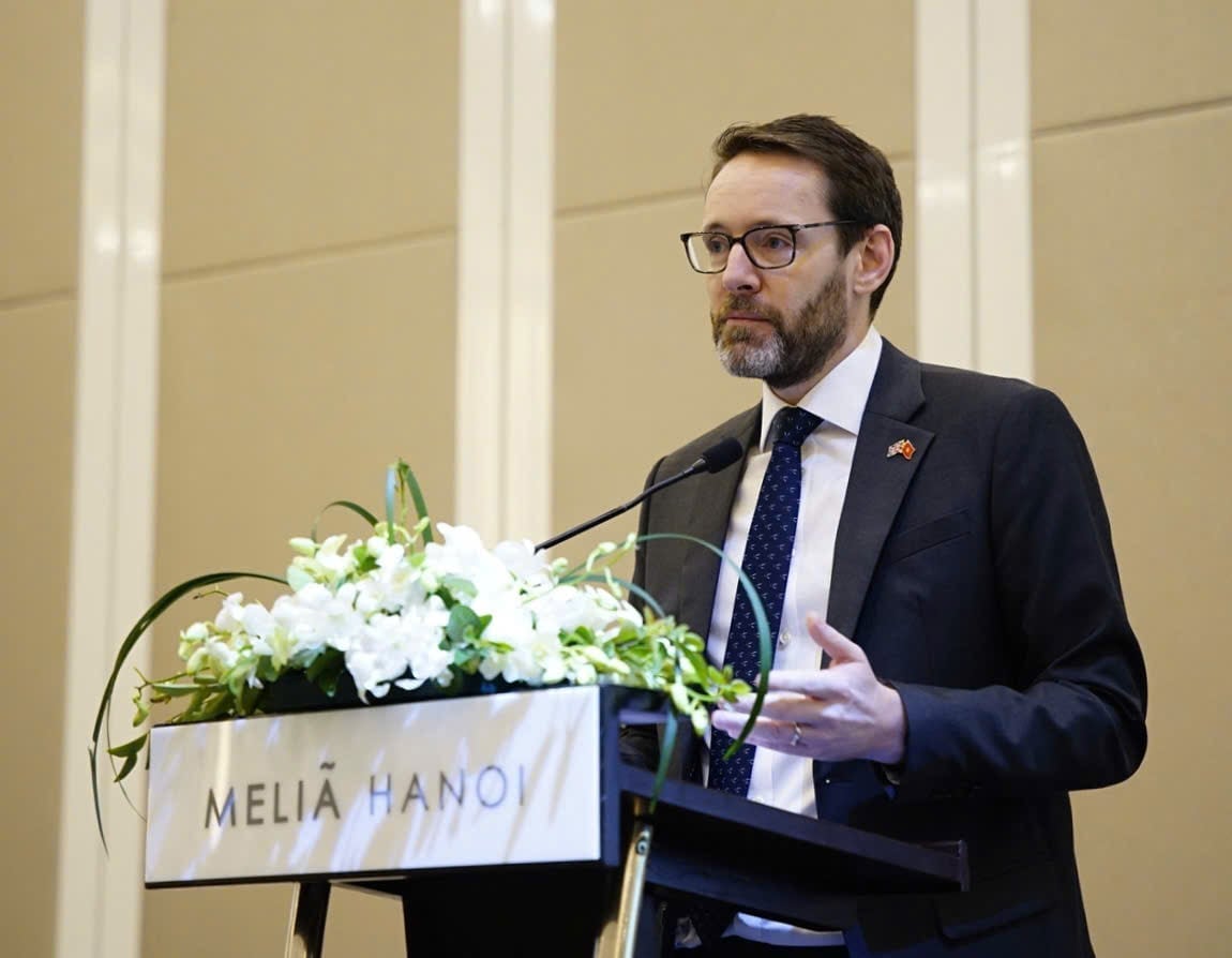 Iain Frew, ambassadeur extraordinaire et plénipotentiaire du Royaume-Uni et d'Irlande du Nord au Vietnam. Photo : Linh Linh. Đại sứ đặc mệnh toàn quyền Vương quốc Anh và Bắc Ai-len tại Việt Nam Iain Frew. Ảnh: Linh Linh.