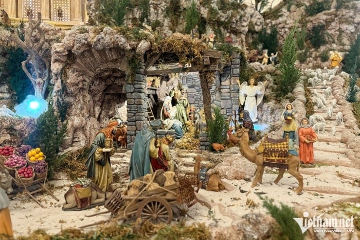 Hang đá Giáng sinh hơn 7m ở Đồng Nai gây sốt với nghìn chi tiết độc đáo - 11