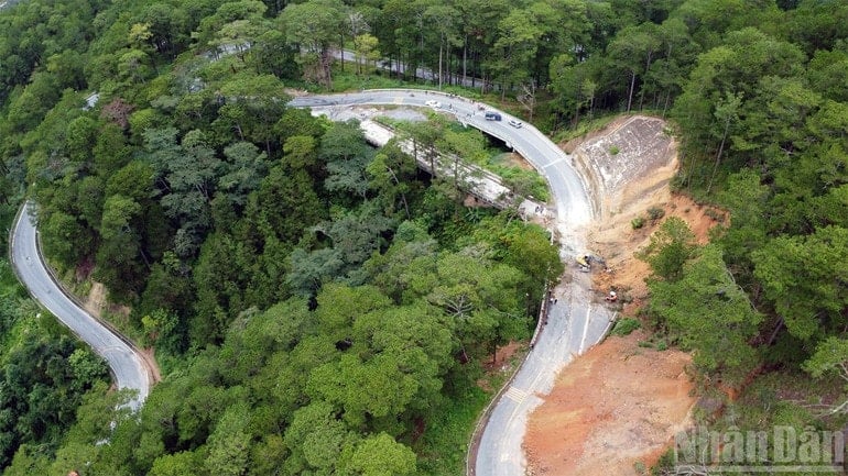 O deslizamento de terra ocorreu no Passo D'Ran no final de outubro de 2025. 1.jpg